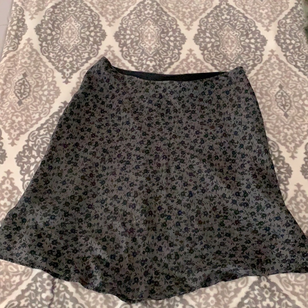 Black flower detail skirt